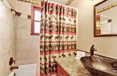 Big Bear Lake House | Bear Paw Cottage~ Hot Tub~ Resort Base Camp Cottage~