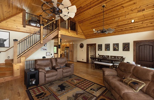 Boomer Cabin | Bear Paw Lodge - North Carolina