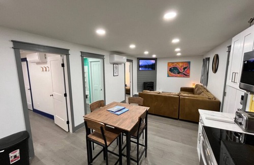 Hawley House | Bear Run Bungalow |Kayaks|Hot Tub|Walk to Lake!
