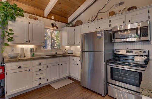 Tahoma Cabin | Bear's Den: 2 BR, 1 BA Cabin or Bungalow in Tahoma, Sleeps 4