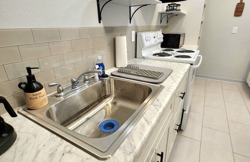 Jacksonville Apartment | Bear's Den on Kodiak Court!