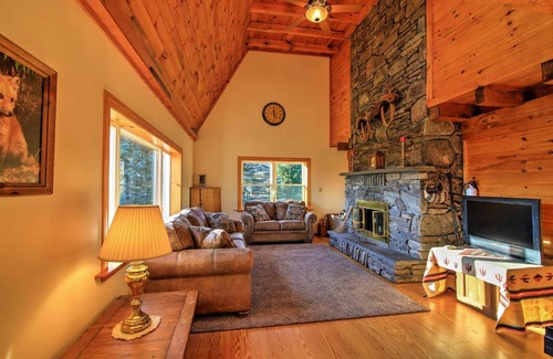 Fleischmanns House | Bearpen Lodge on 125 Acres - Near Belleayre Mtn!