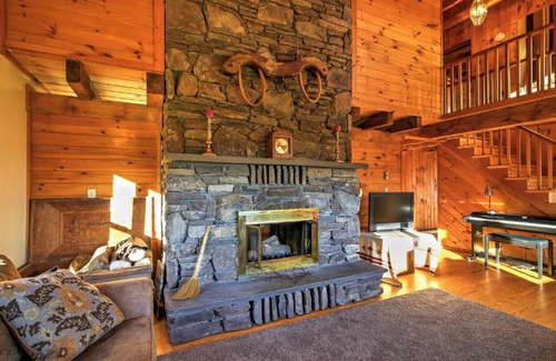 Fleischmanns House | Bearpen Lodge on 125 Acres - Near Belleayre Mtn!