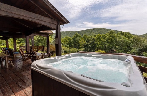 Gerton House | Bearwallow Cottage | Mountain Cottage with Hiking, Biking, and Views!
