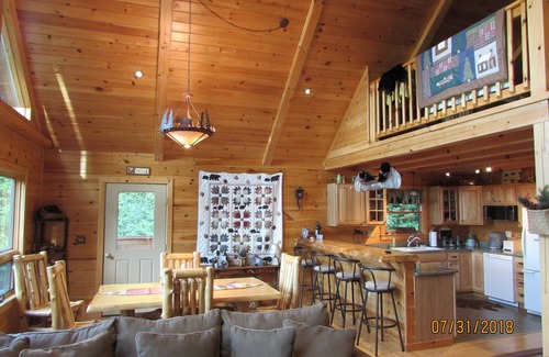 Moriah Center House | Beatiful Custom Log Home " Bear Lodge"