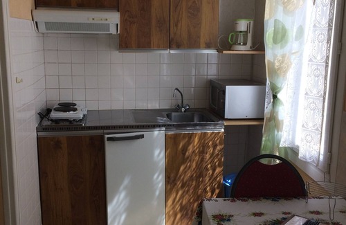 Neris-les-Bains Apartment | beau studio avec 2 lits (lits fait pour votre arrivée)