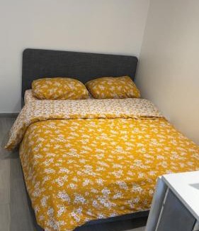 Elancourt Apartment | Beau studio