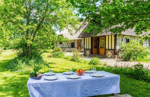 Saint-Georges-du-Mesnil Villa | Beautiful private villa for 10 people with WIFI, TV and pets allowed