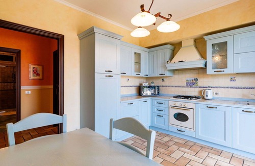 Borghetto Santo Spirito Villa | Beautiful apartment in villa for 5 guests with WIFI, A/C, pool, terrace and pets allowed