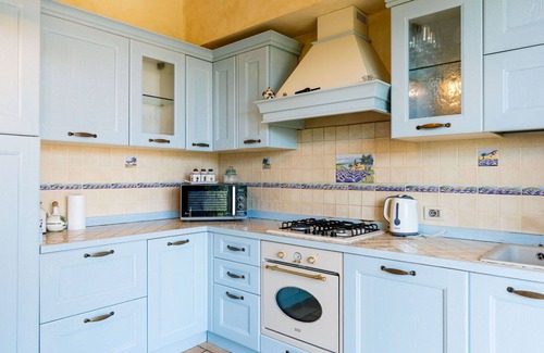 Borghetto Santo Spirito Villa | Beautiful apartment in villa for 5 guests with WIFI, A/C, pool, terrace and pets allowed