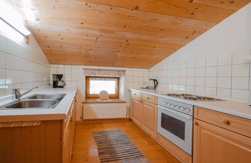 Sankt Martin bei Lofer Villa | Beautiful apartment in villa for 3 people with TV, balcony and parking