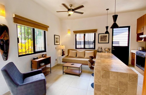 San Antonio Tlayacapan House | Beautifully Renovated 1 Bed Guest House - Walk to everything - Roof Top Patio
