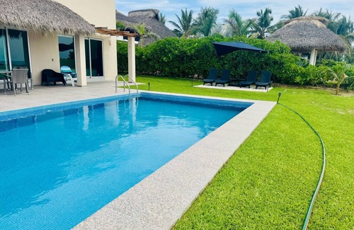 Barra de Colotepec Villa | Beautiful beachfront villa in Puerto Escondido Oaxaca, ideal for families.