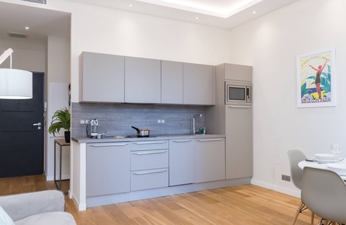 Quartier du Port Apartment | Beautiful 1 Bdr Place du Pin