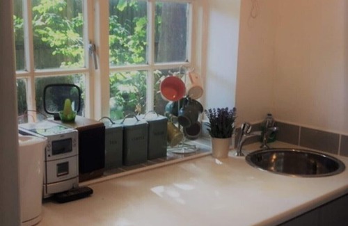 Tring House | Beautiful 1 bed Cottage Retreat in Countryside