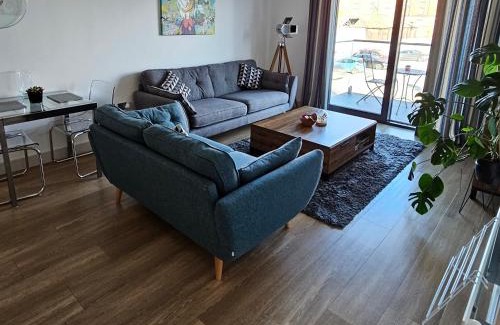 Gloucester Apartment | Beautiful 1 Bedroom Apartment with parking in Gloucester Docks