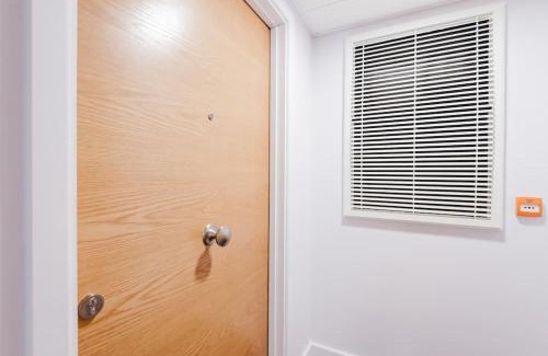 Gloucester Apartment | Beautiful 1 Bedroom Apartment with parking in Gloucester Docks