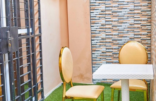 Douala Apartment | Beautiful 1 bedroom Apartment, 1.5 Bathrooms, Kitchen & Living Room in Logpom