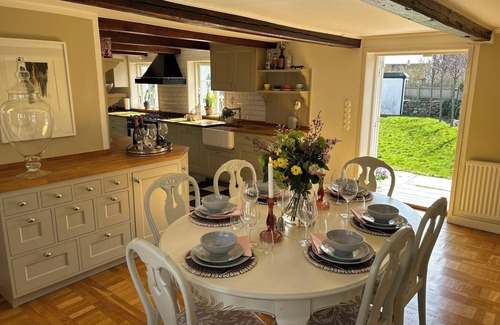 Viken House | Beautiful 1700 century house in the heart of Viken. Pets Allowed!