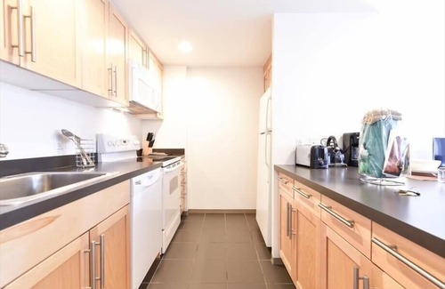 East Cambridge Apartment | Beautiful 1BR | Desk & WiFi | Full Kitchen | Washer/Dryer | Cambridge