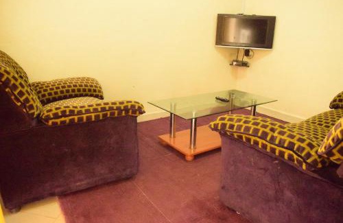 Kakamega House | Beautiful 1BR with Wi-Fi & secure parking