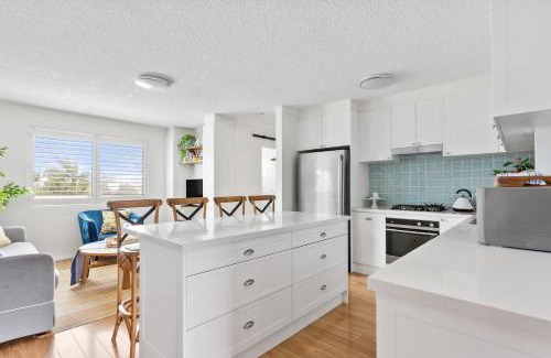 Freshwater Apartment | Beautiful 2 Bed Apt Walk 5mins Beach 3mins Village