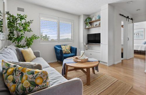 Freshwater Apartment | Beautiful 2 Bed Apt Walk 5mins Beach 3mins Village