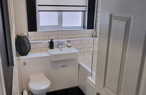 Motherwell House | Beautiful 2 bed house, close to M74 and Strathclyde Park