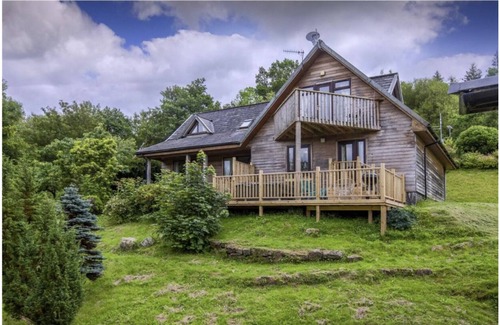 Dalmally Cabin | Beautiful 2 bed lodge with hot tub & sauna