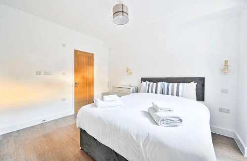 Fulham Broadway Apartment | Beautiful 2 bed with en suite, near Tube and Stamford Bridge