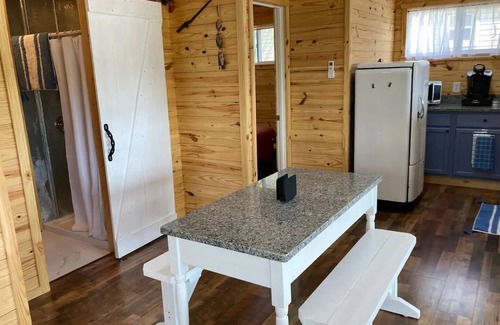 Bean Station Cabin | Beautiful 2 bedroom cabin with amazing lake views