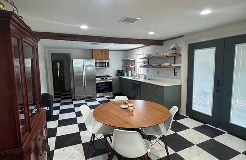 Lake Charles House | Beautiful 2-bedroom house with full kitchen in Lake Charles