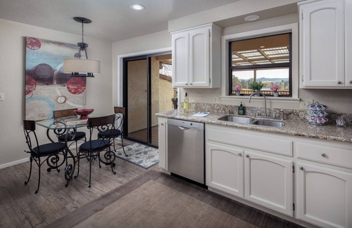 Shenandoah Valley Cottage | Beautiful 2 bedroom 2 bath Vineyard house located in a vineyard on 40 acres