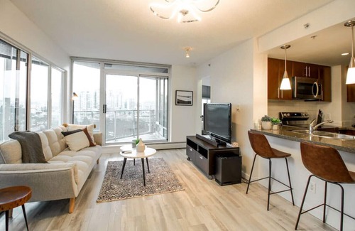 Crosstown Apartment | Beautiful 2 Bedroom Apartment Downtown Vancouver
