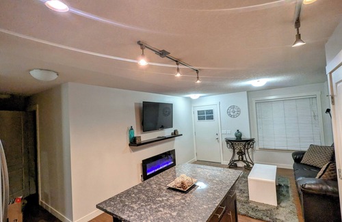 McKenzie Towne House | BEAUTIFUL 2 BEDROOM BUNGALOW WITH GARAGE