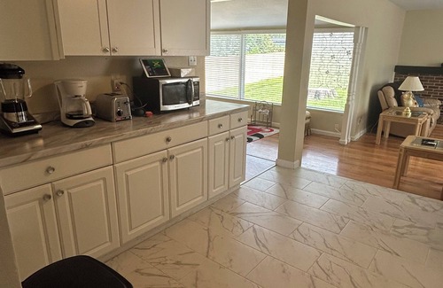 Ferguson House | Beautiful 2-bedroom house in awesome Ferguson .Mo with WiFi