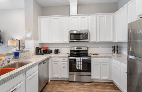 Humble Condo | Beautiful 2 Bedroom Home Near Old Town Spring