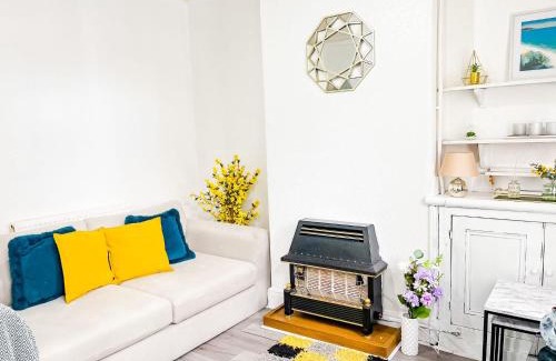 Aylestone Apartment | Beautiful 2 Bedroom House - Free Parking - LT House
