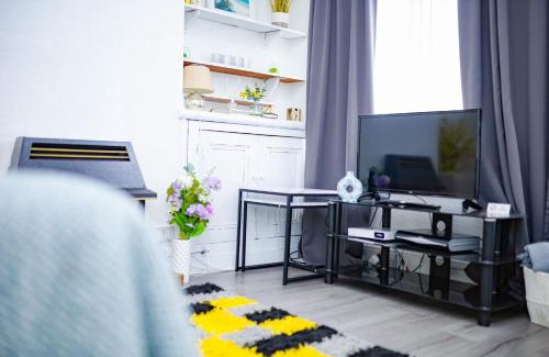 Aylestone Apartment | Beautiful 2 Bedroom House - Free Parking - LT House