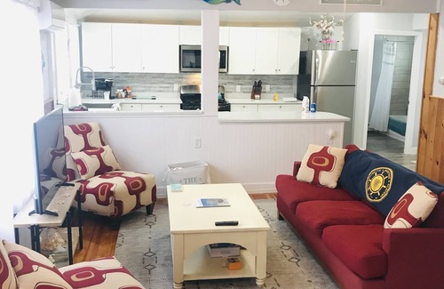 Wareham Apartment | Beautiful 2 bedroom rental, Close walk to the beach!