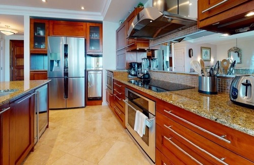 Oyster Pond Condo | Beautiful 2 Bedroom Condo overlooking the ocean & marina in Oyster Pond!