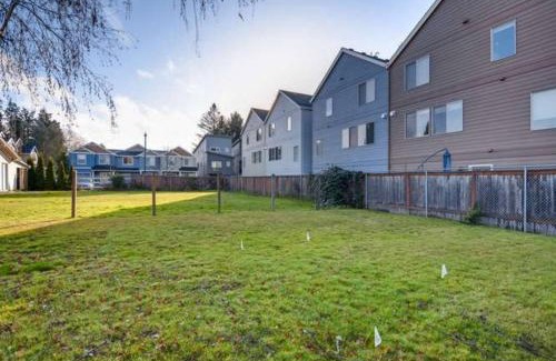 Beaverton House | Beautiful 2 Bedroom Unit w/FAST FREE WIFI