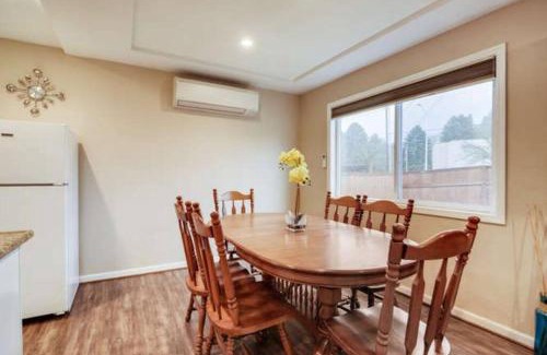 Beaverton House | Beautiful 2 Bedroom Unit w/FAST FREE WIFI