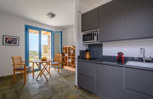 Gavrio Villa | Beautiful 2 Bedroom Villa "on the beach" - Access to a large swimming pool
