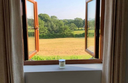 Hopton Wafers Cottage | Beautiful 2-bed cottage, amazing views/sleeps 6