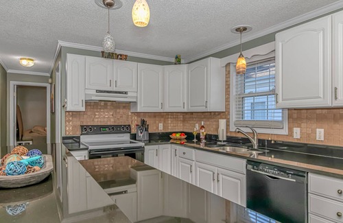 Surfside Beach House | Beautiful! 2 king bed-2 bath-End of August Special!