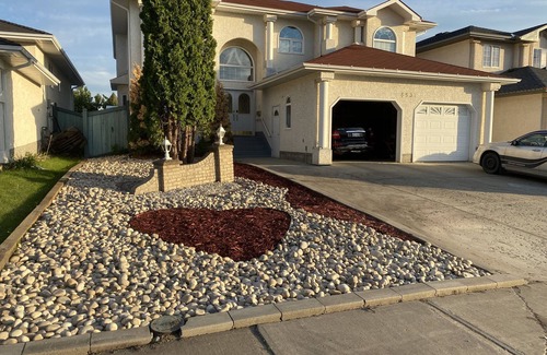 Northeast Edmonton House | Beautiful 2 story- 2800sq ft Home in North Edmonton