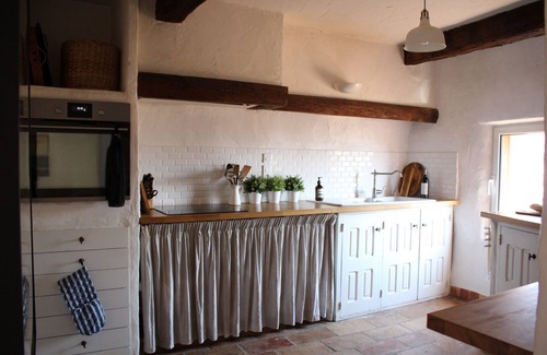 Roussillon House | Beautiful 250 year old Village House in centre of Roussillon with stunning views