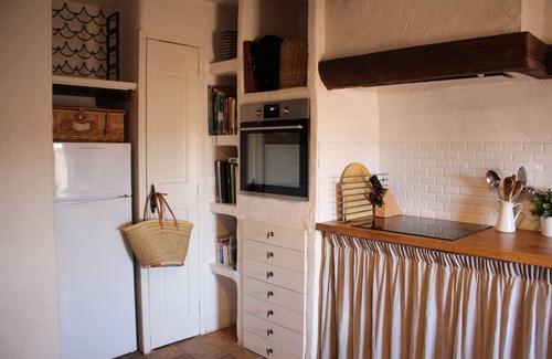 Roussillon House | Beautiful 250 year old Village House in centre of Roussillon with stunning views