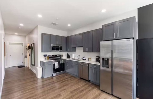 Cleveland Apartment | Beautiful 2Bed - 10 min. to downtown/Cavs/Browns